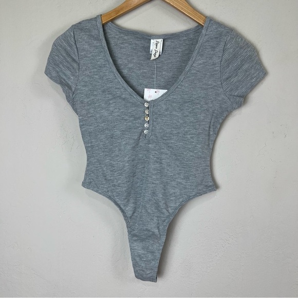 NEW Dippin' Daisys Gray Waffle‎ Short Sleeve Henley Bodysuit Size Extra Small - Picture 2 of 7